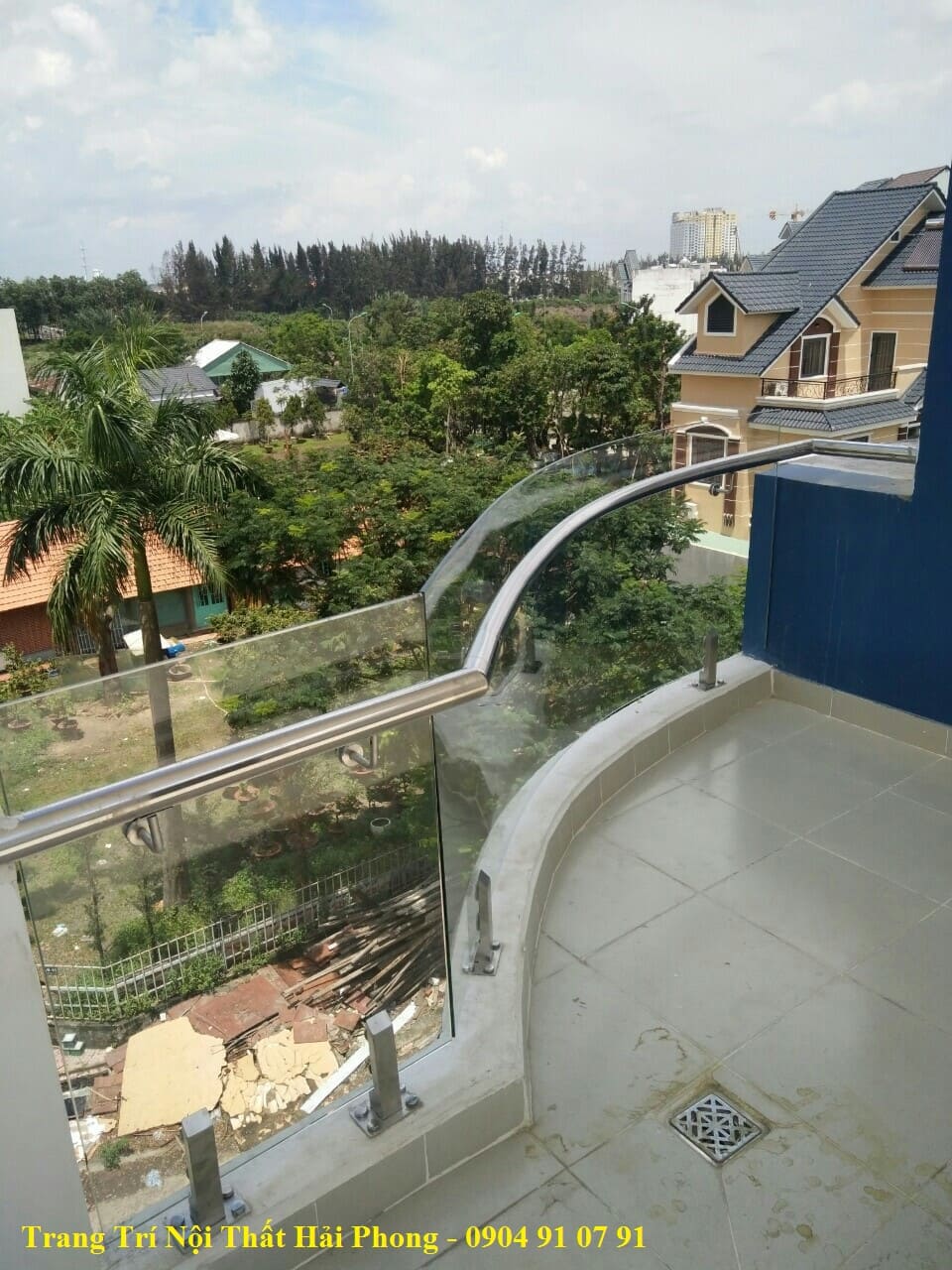 Lan can cầu thang kính