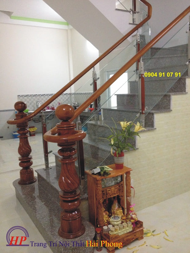 Cầu thang kính trụ dài