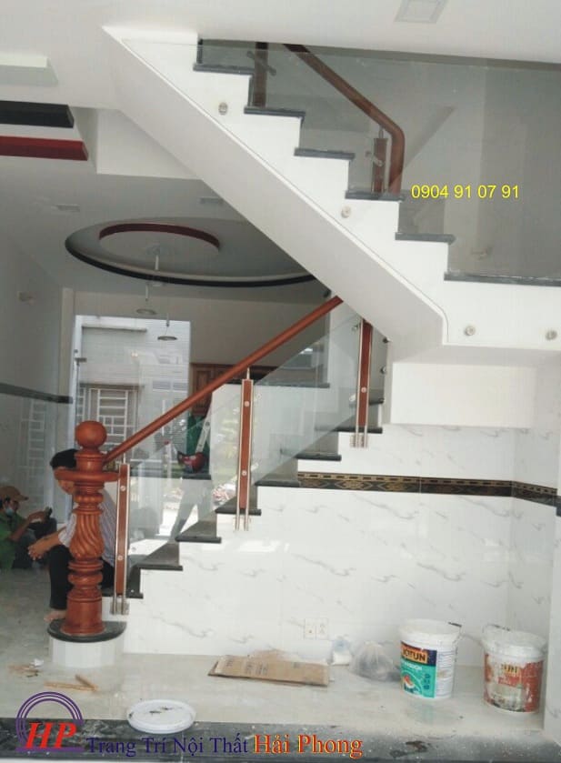 Cầu thang kính trụ dài11